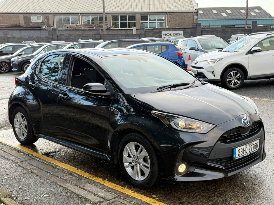 2023 Toyota Yaris 1.5 HYBRID..REAR CAMERA..APPLE CARPLAY €16,900