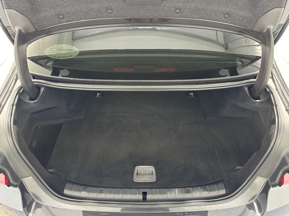 2020 BMW 5 Series - image 26