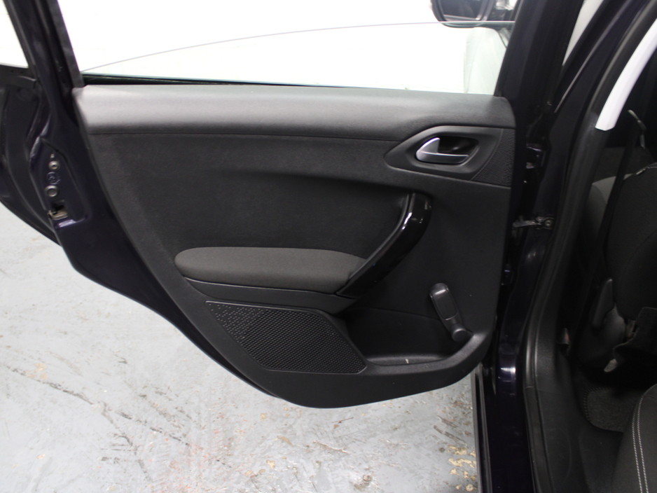 2018 Peugeot 208 - image 28