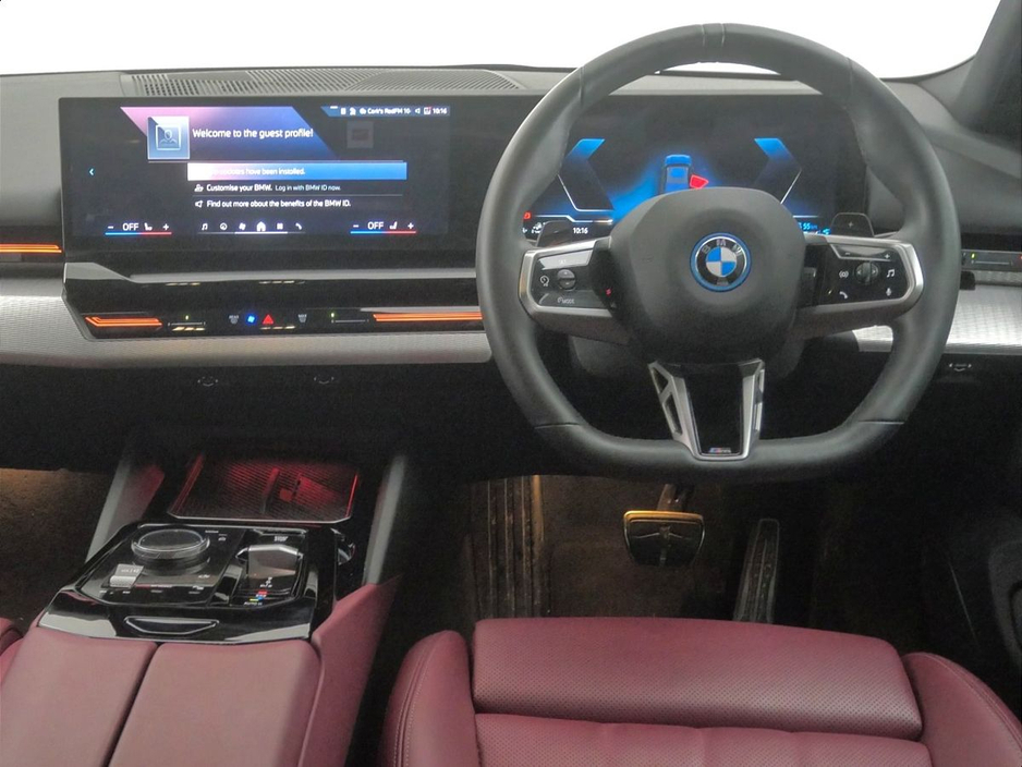 2025 BMW 5 Series - image 5