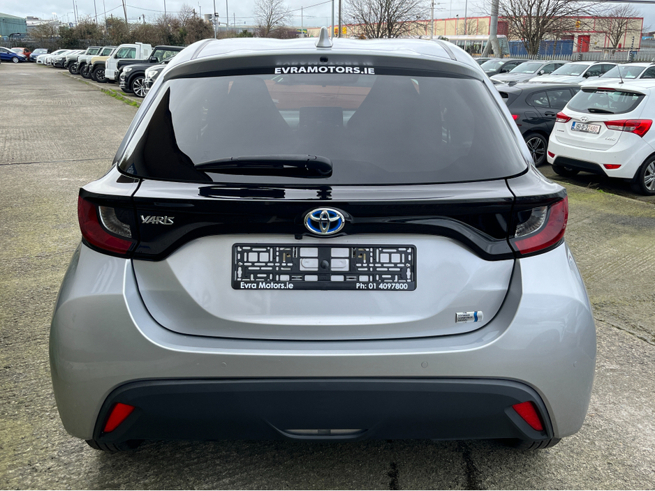 2022 Toyota Yaris - image 7