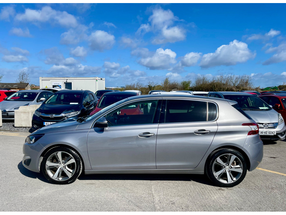 2017 Peugeot 308 - image 5