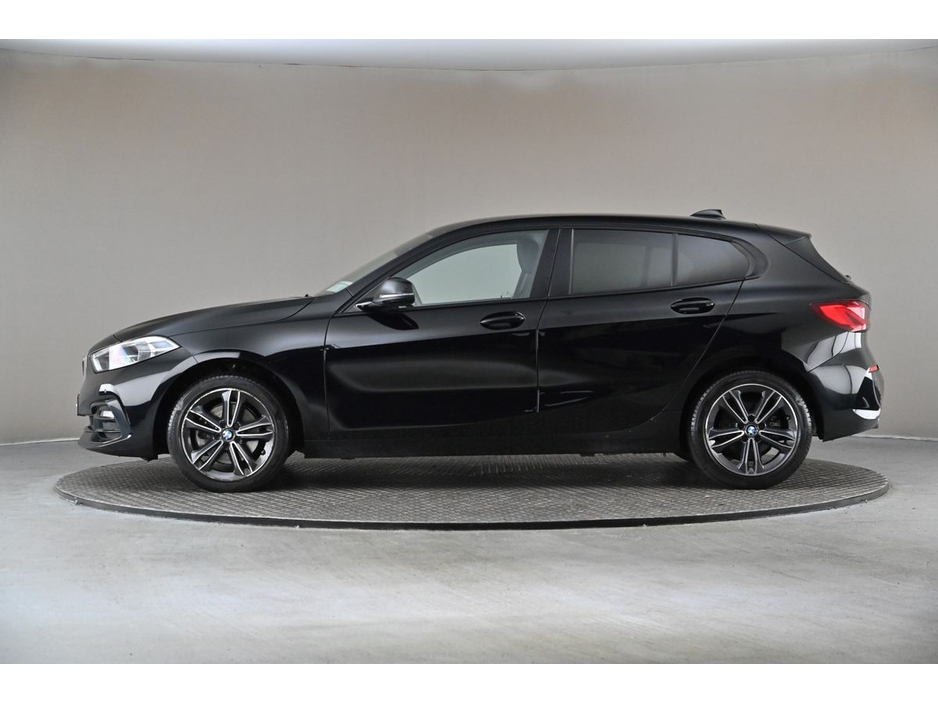 2022 BMW 1 Series - image 11