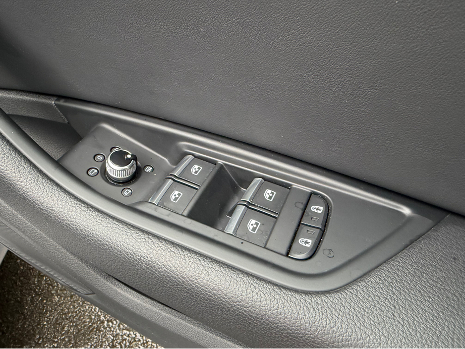 2022 Audi A4 2.0 TDi 35 SPORT EDITION163PS//VERY LOW MILEAGE//FULL SERVICE HISTORY//SIMI AND AA DEALER €34,950