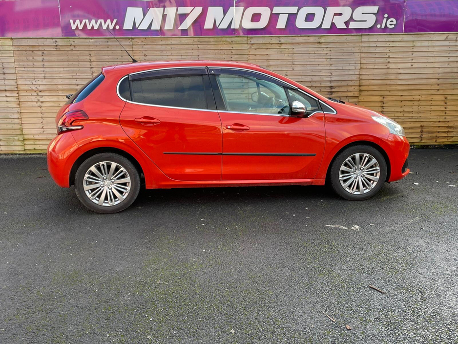 2017 Peugeot 208  €10,950