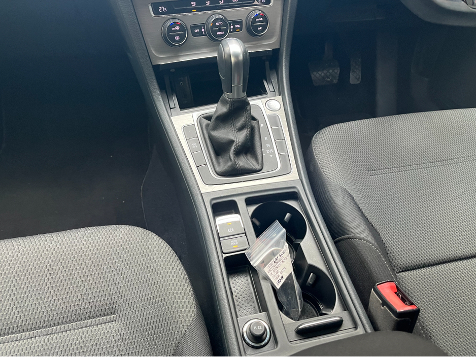 2016 Volkswagen Golf - image 17