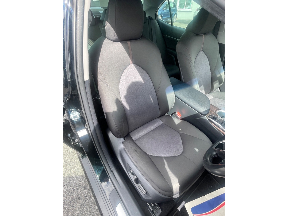 2018 Toyota Camry - image 13