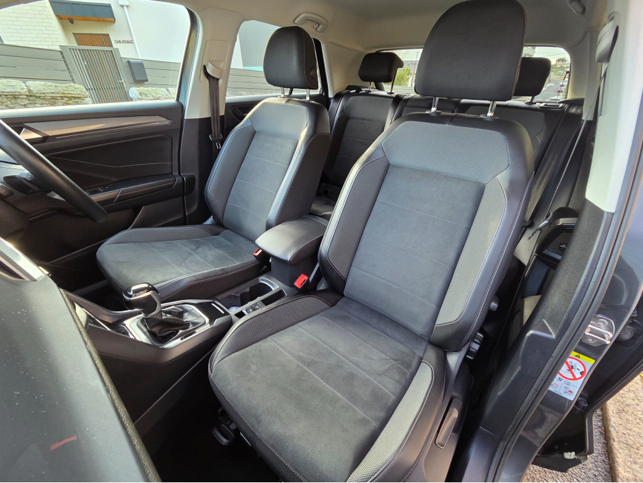 2023 Volkswagen T-Roc - image 13