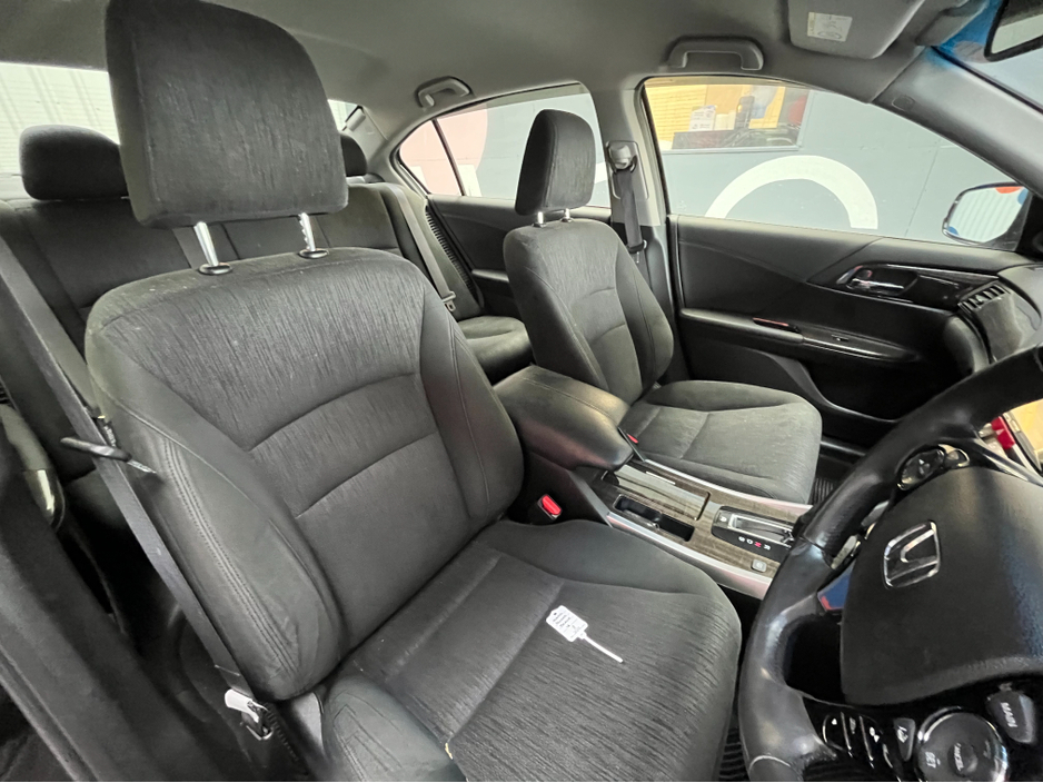 2016 Honda Accord - image 10