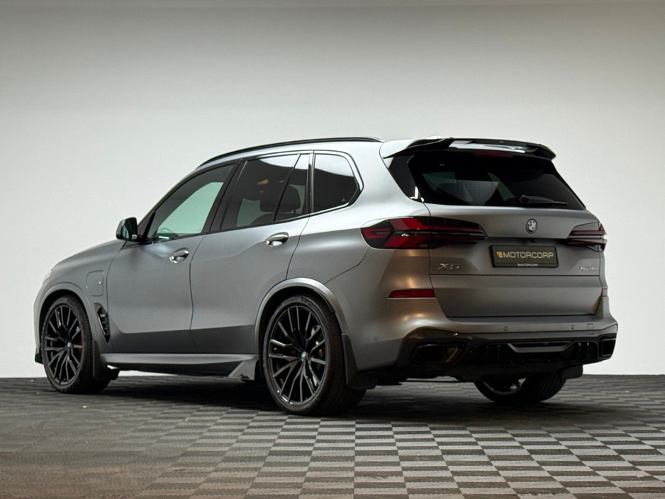 2024 BMW X5 - image 5