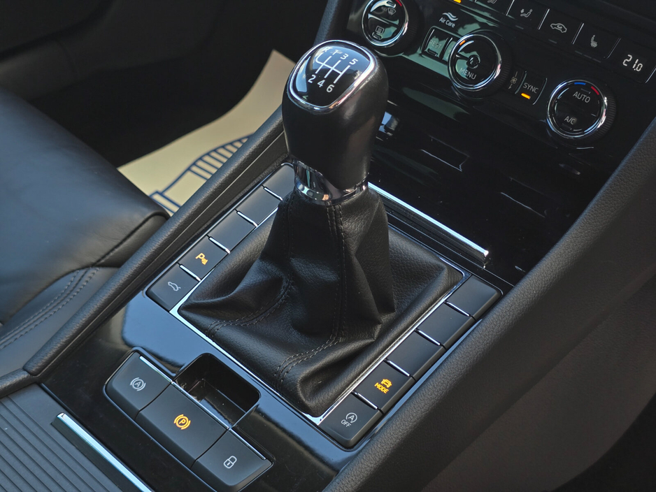 2018 Skoda Superb - image 36