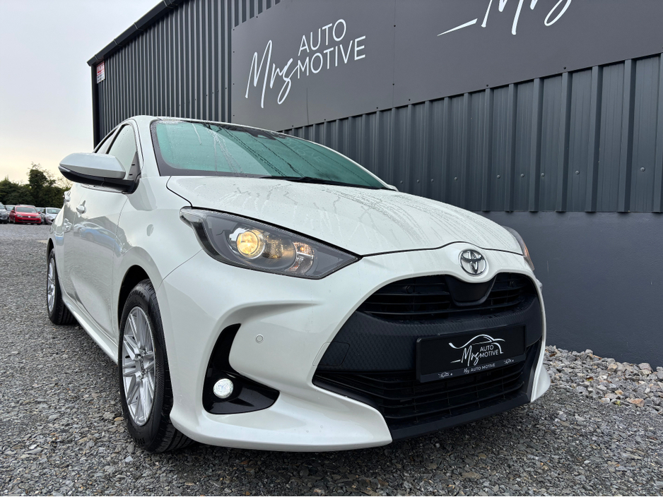 2022 Toyota Yaris - image 4