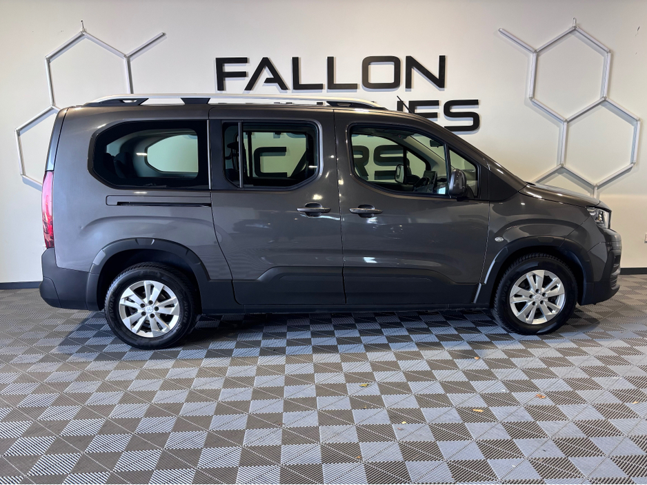 2020 Peugeot Rifter - image 4