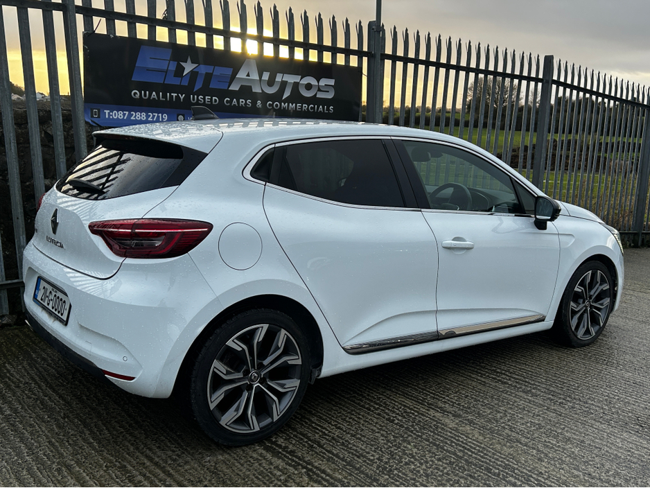 2021 Renault Clio High spec automatic 1.2 €17,995
