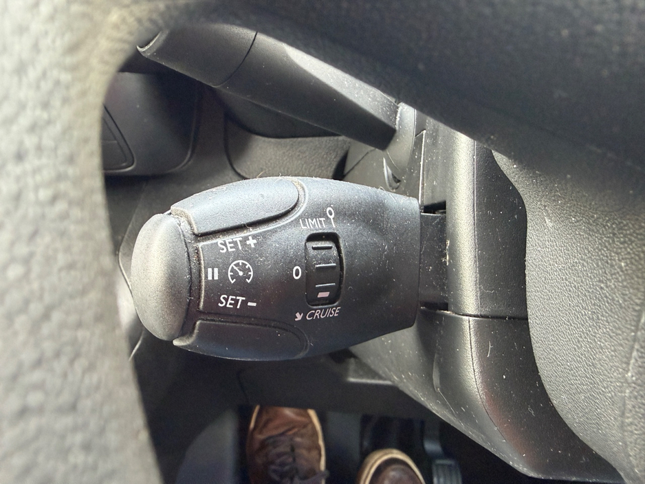 2023 Citroen Berlingo - image 14