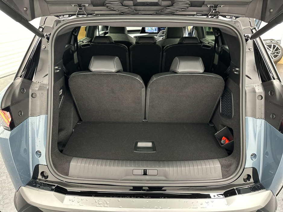2026 Peugeot 5008 - image 9