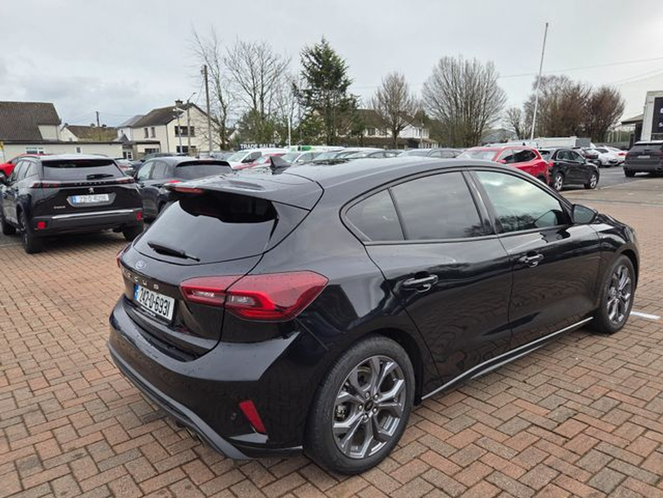 2024 Ford Focus - image 3