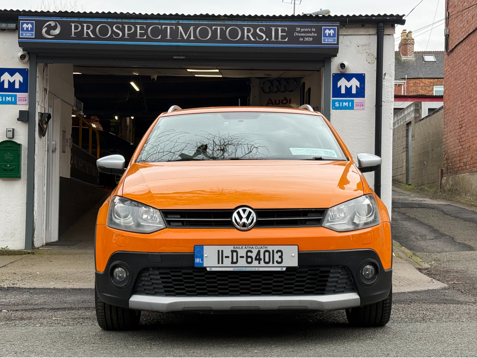 2011 Volkswagen Polo - image 2