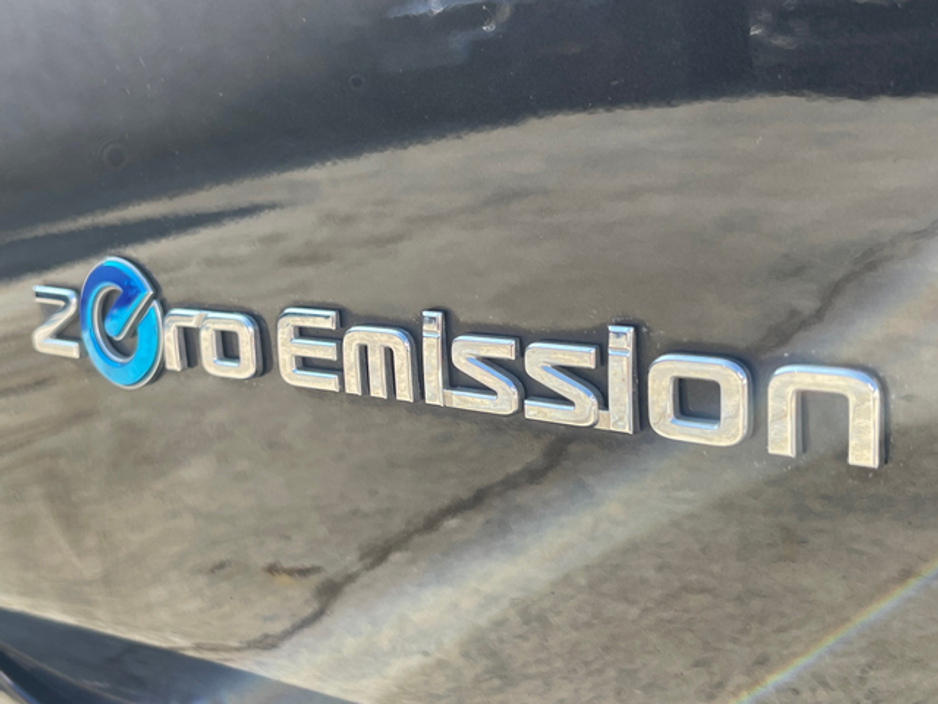 2022 Nissan Leaf - image 7