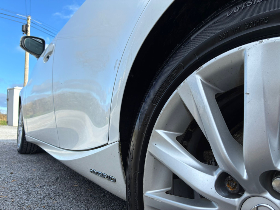 2016 Lexus IS 300 h - image 13