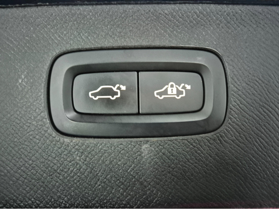 2019 Volvo XC90 - image 19