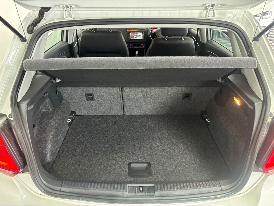2015 Volkswagen Polo - image 13