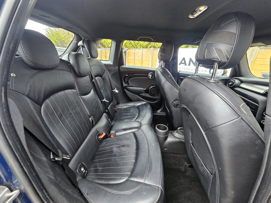 2017 MINI Hatch - image 19