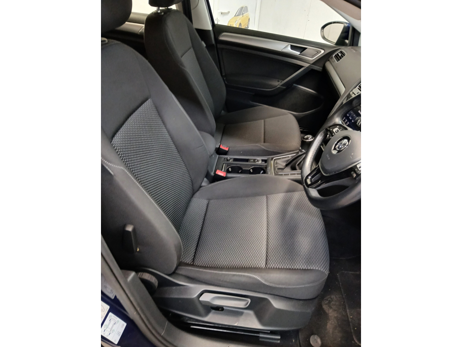 2020 Volkswagen Golf - image 12