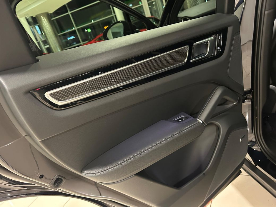 2023 Porsche Cayenne - image 24