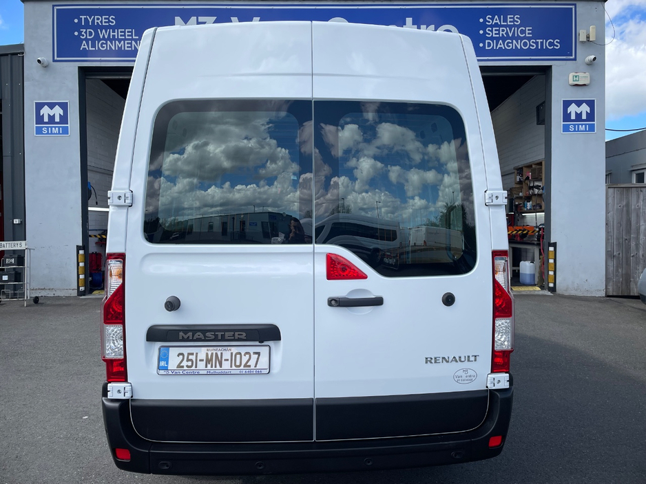 2025 Renault Master - image 4
