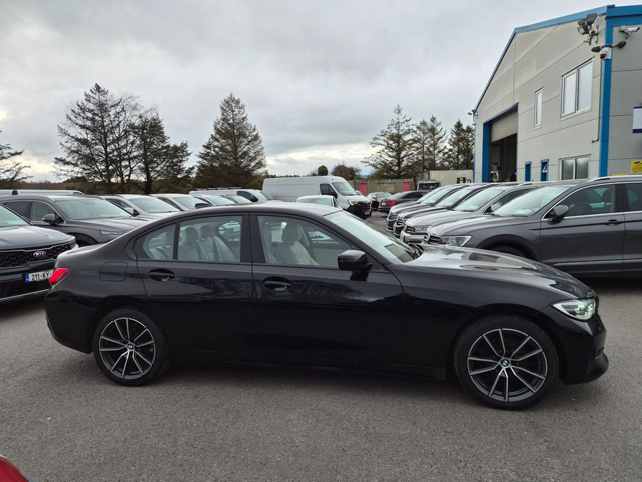 2021 BMW 3 Series - image 11