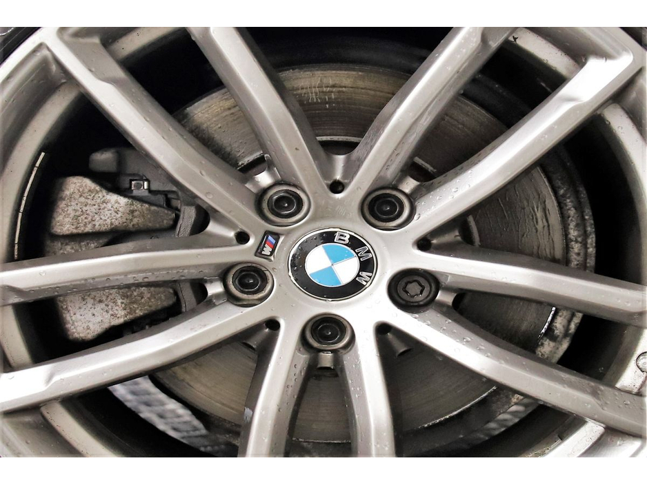 2018 BMW 5 Series - image 18