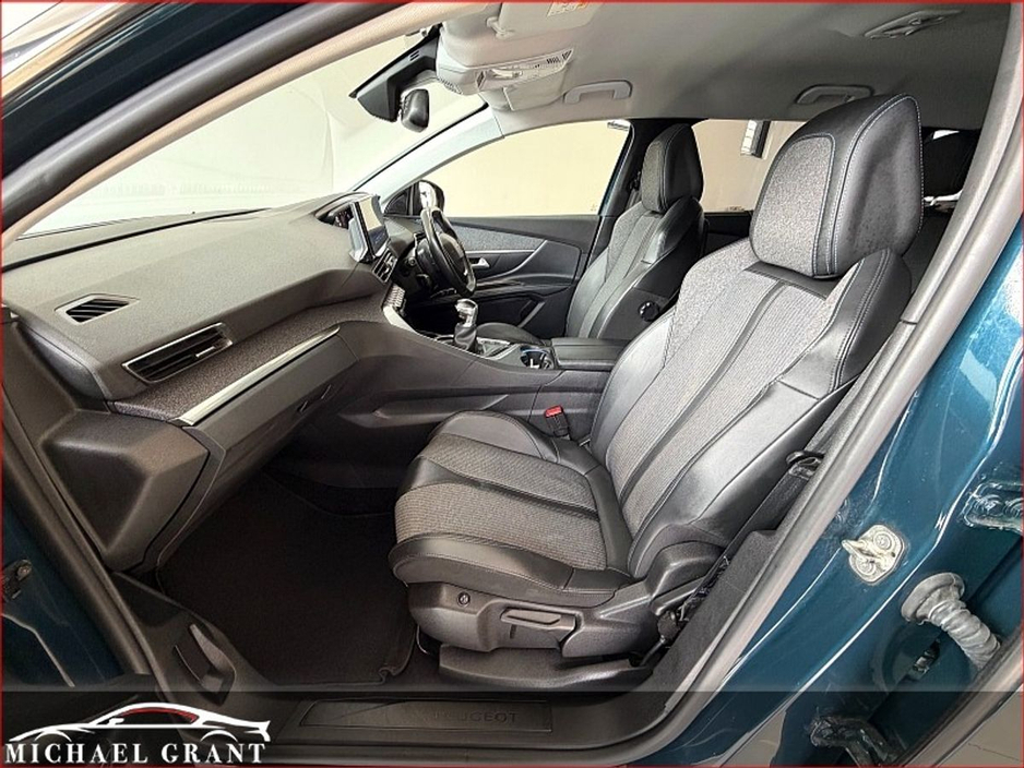 2021 Peugeot 5008 - image 15