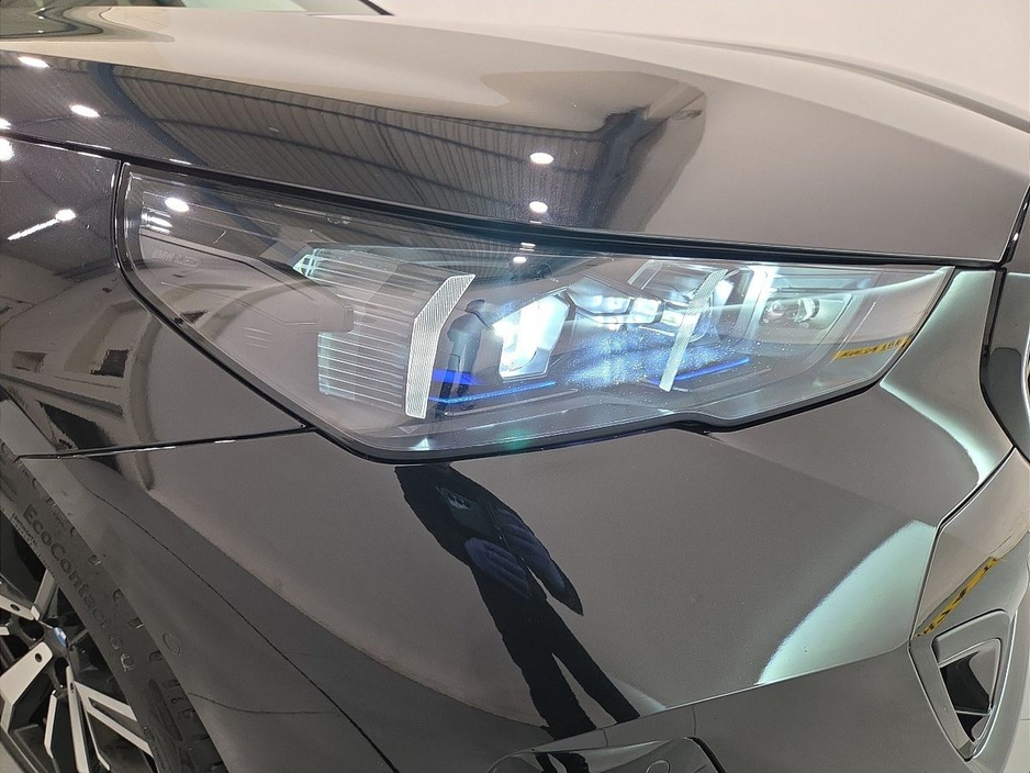 2024 BMW 5 Series - image 21