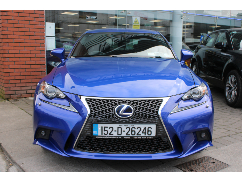 2015 Lexus IS 300 h - image 2