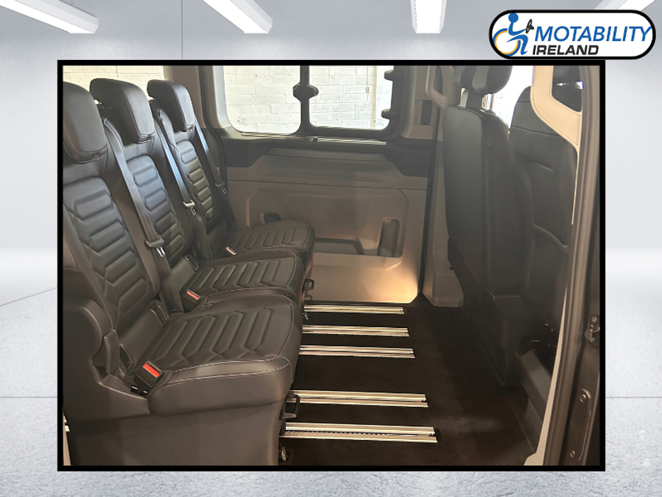 2026 Ford Tourneo Custom - image 7