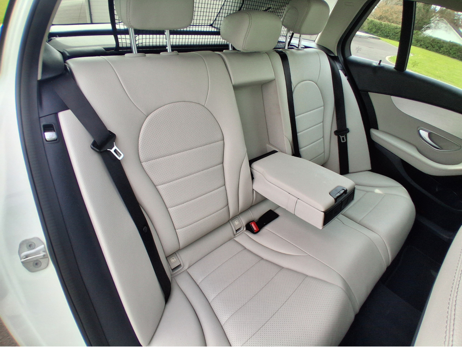 2016 Mercedes-Benz C Class - image 17