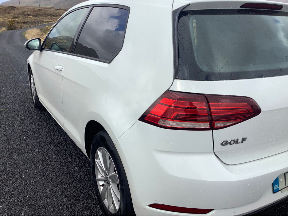 2017 Volkswagen Golf - image 13