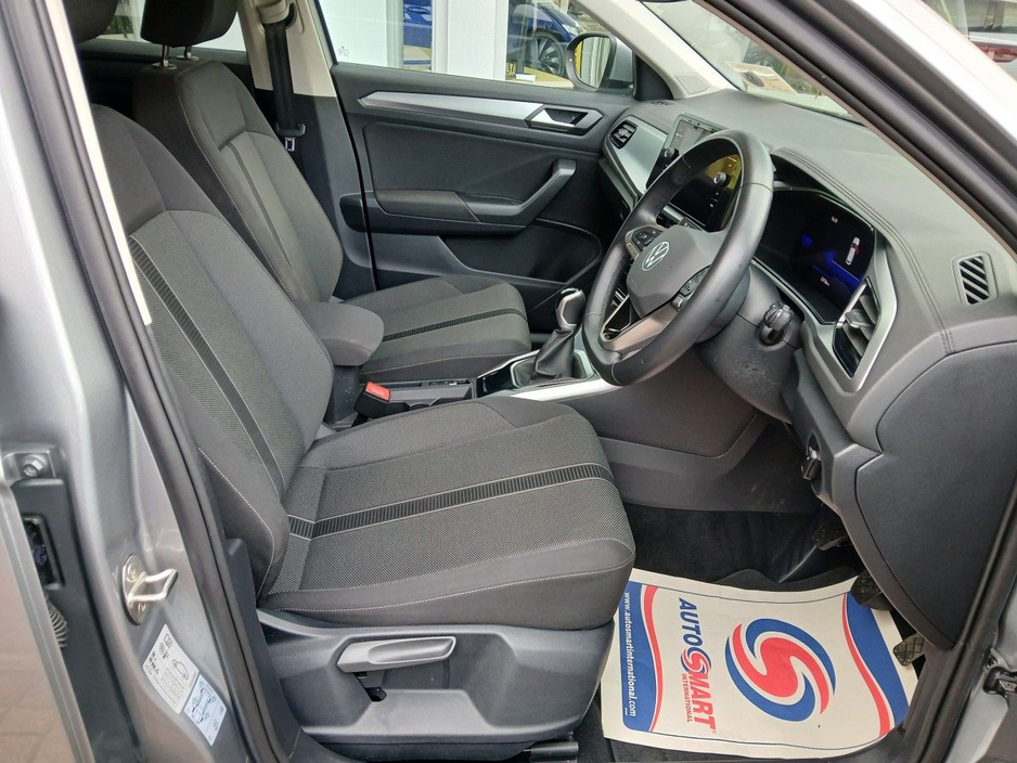 2024 Volkswagen T-Roc - image 10