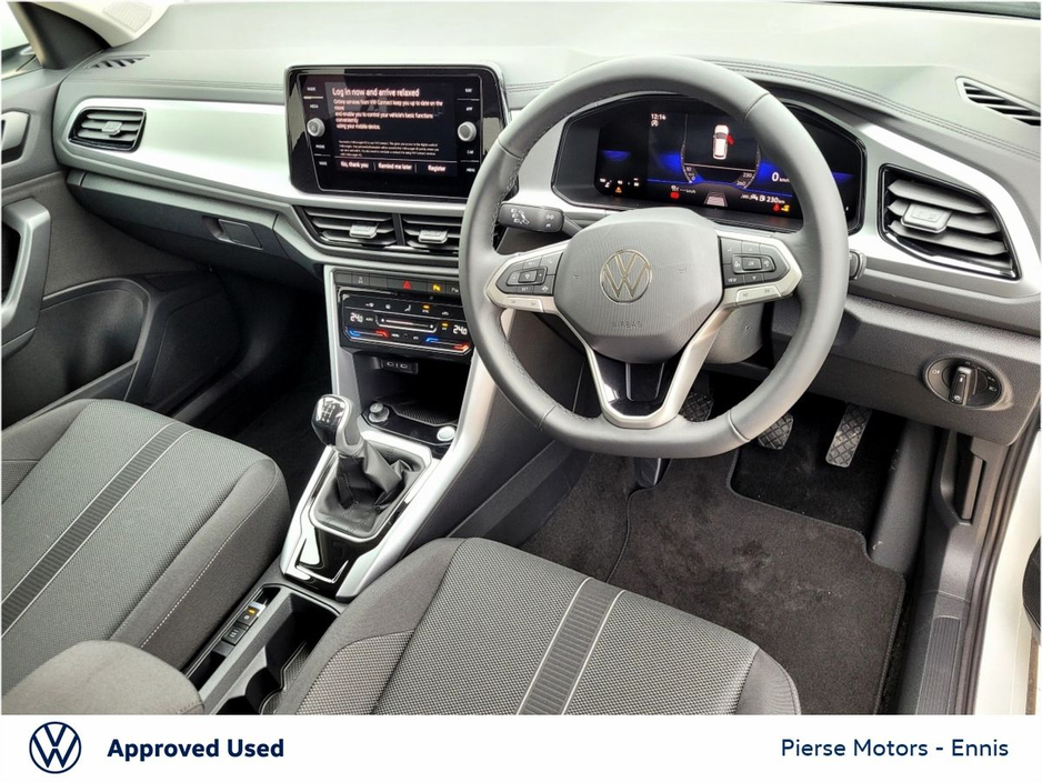 2026 Volkswagen T-Roc - image 2