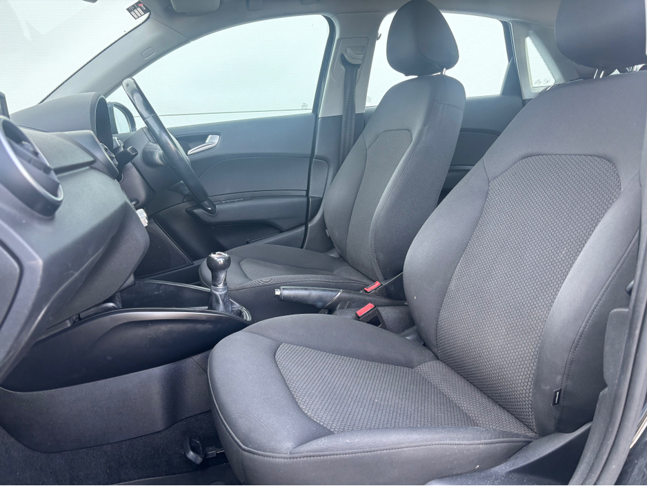 2015 Audi A1 - image 2