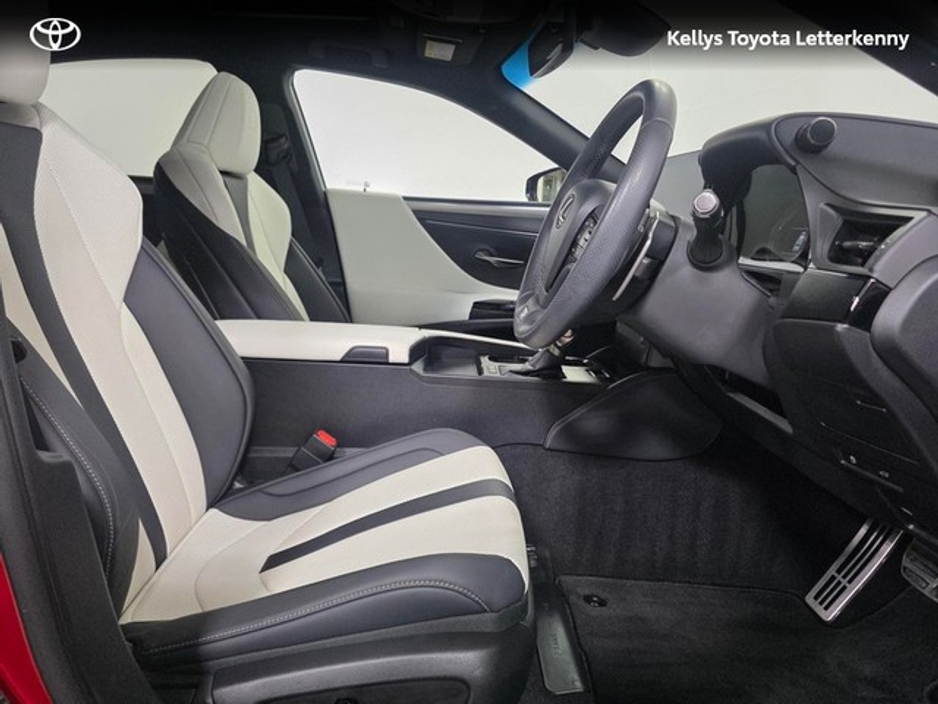 2024 Lexus ES 300 H - image 12