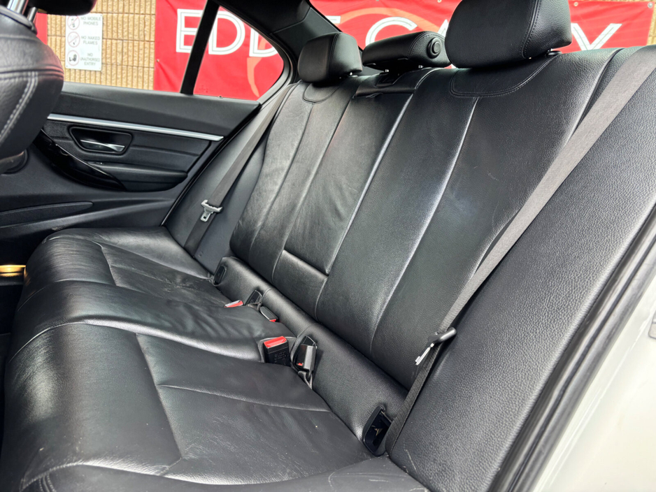 2018 BMW 3 Series - image 14