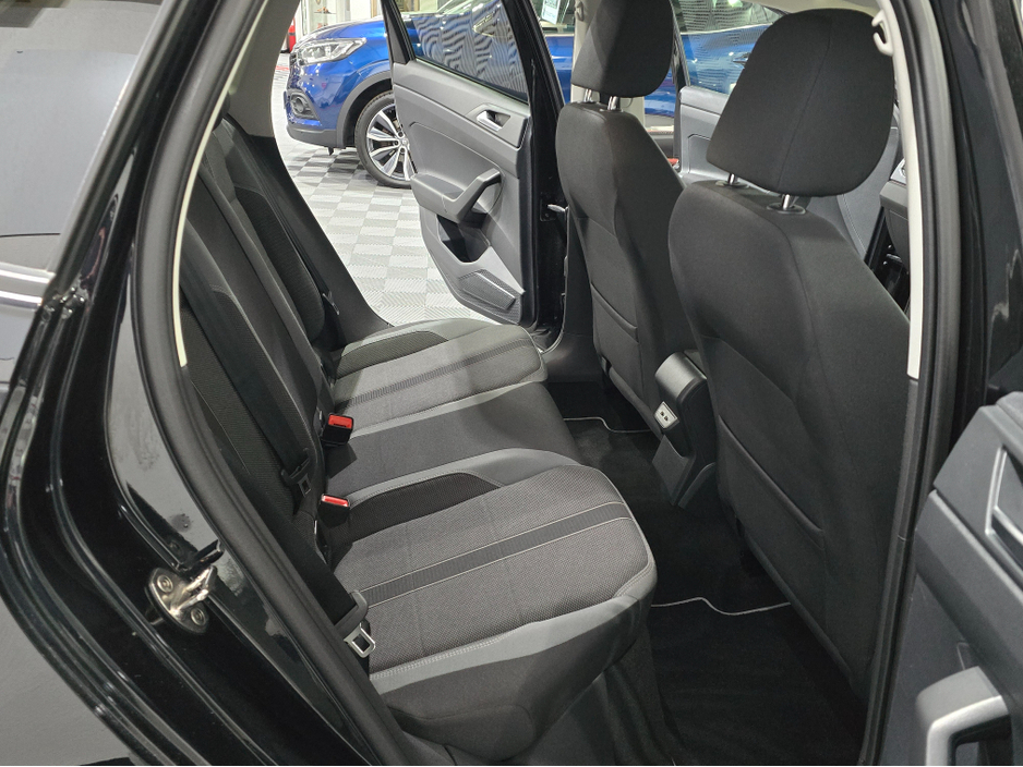 2020 Volkswagen Polo - image 10