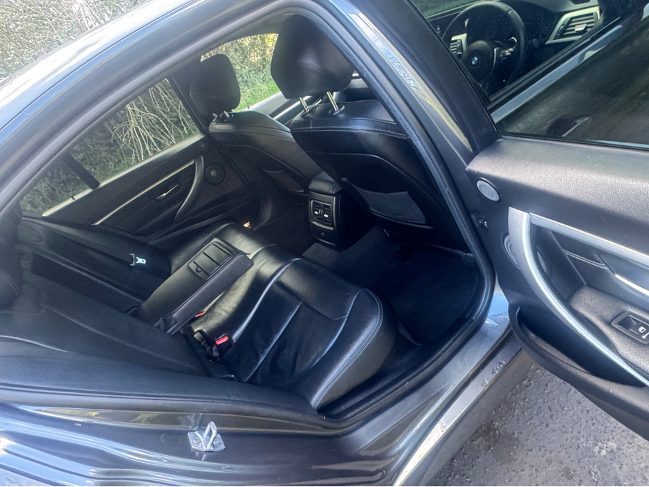 2018 BMW 3 Series - image 8