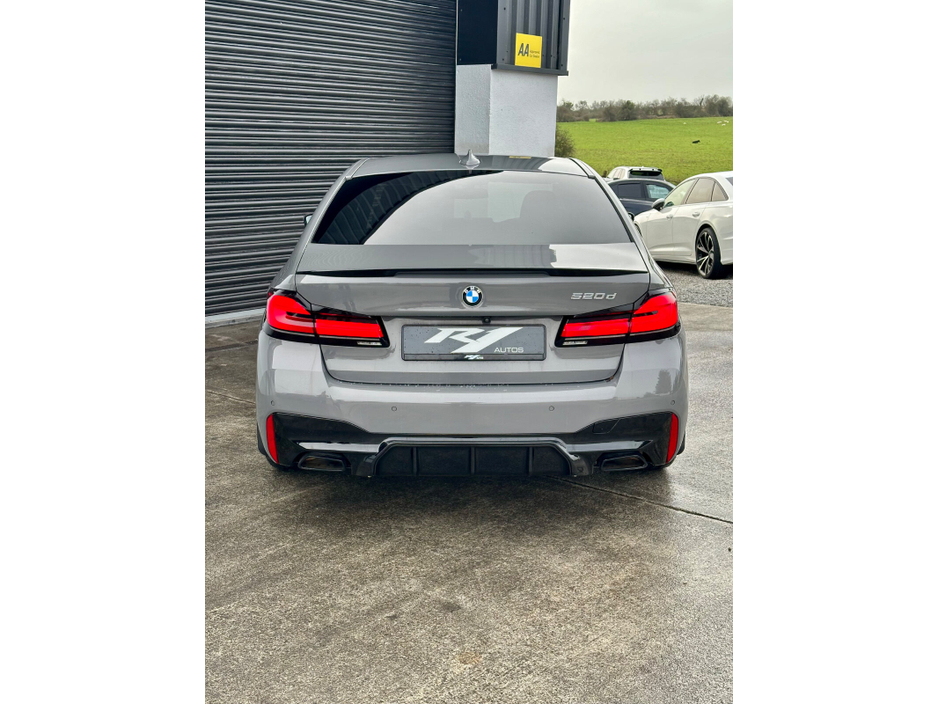 2021 BMW 5 Series - image 13