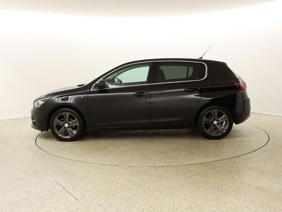 2020 Peugeot 308 - image 4
