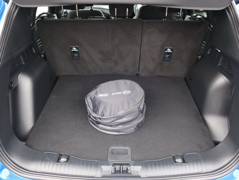 2025 Ford Kuga - image 9