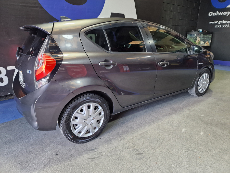 2018 Toyota Aqua - image 10