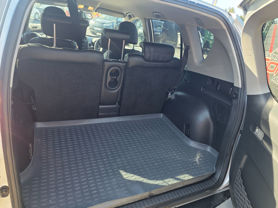 2011 Toyota Rav4 - image 6